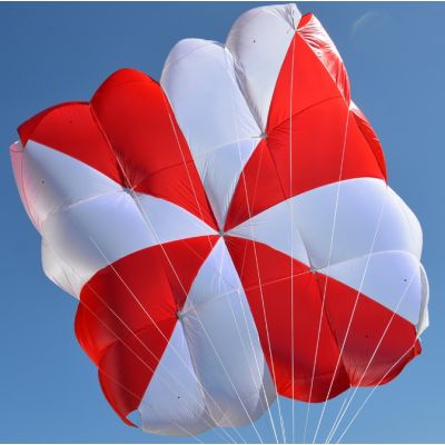 Revisión y plegado de paracaídas de emergencia cuadrado Revisión y plegado de paracaídas de emergencia cuadrado