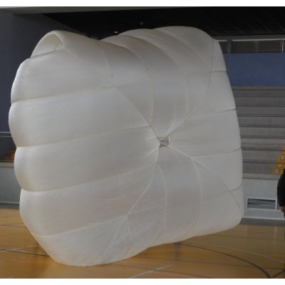 Revisión y plegado de paracaídas de emergencia cuadrado Revisión y plegado de paracaídas de emergencia cuadrado